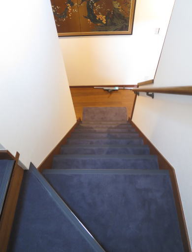 階段のカーペット敷き込み工事