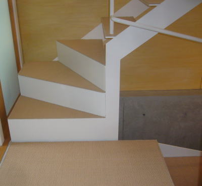 金属製の階段の防音にウールサイザルカーペット