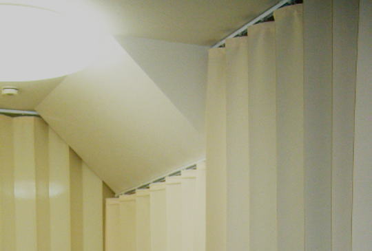 川島織物セルコンのパタパタカーテン取付設置事例