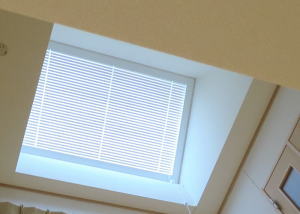 天窓にタチカワブラインドのブラインド取付事例/横浜市青葉区
