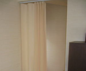 川島織物セルコンのパタパタカーテン取付
